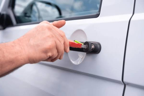 DE LA CRUZ TOWING LLC Lockout Assistance